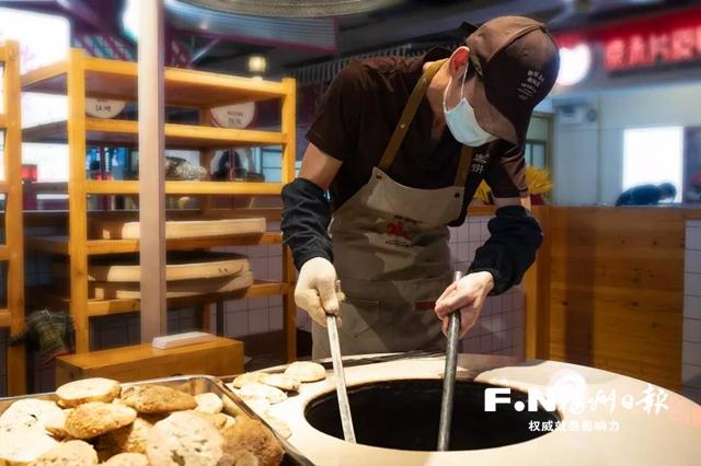 求永泰葱饼详细做法，永泰葱饼制作（“永泰葱饼”走出大山打响品牌）
