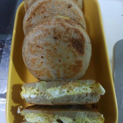 如何做汉堡包，大厨教你做鸡蛋汉堡（汉堡的家常做法）