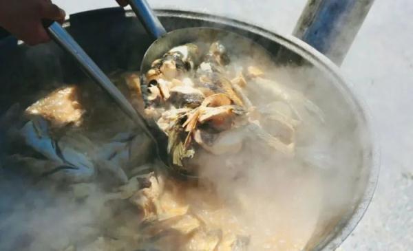 木头鱼韩语在线翻译，中韩翻译器（山东一高校支起大铁锅做全鱼宴）