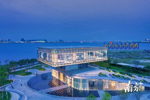 追波网，请问这种风格的图片是用什么软件画的（“三馆合一”湛江文化中心展示中心已开放）