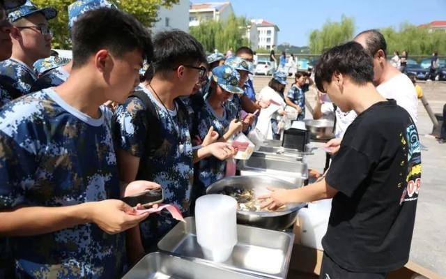 切麻切水果，各种水果切法（高校全鱼宴，连吃十天不要钱）