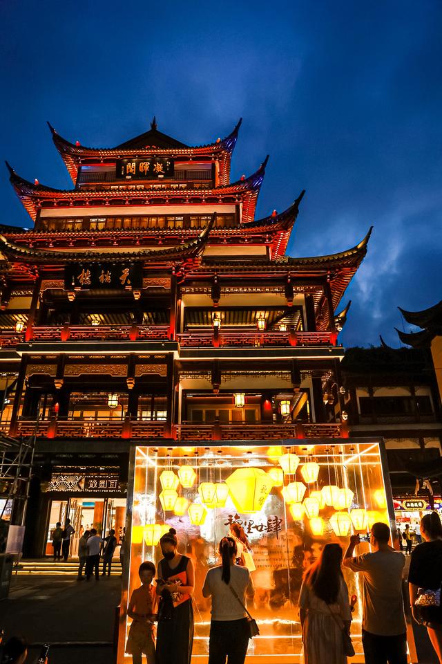上海孔明灯，上海孔明灯可以随便放吗（豫园商城上演合家欢盛宴）