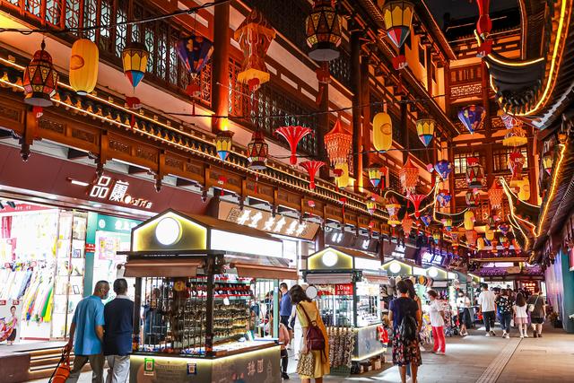 上海孔明灯，上海孔明灯可以随便放吗（豫园商城上演合家欢盛宴）