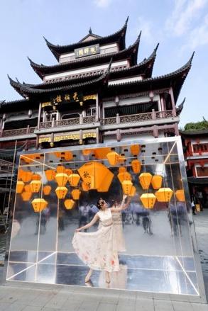 上海孔明灯，上海孔明灯可以随便放吗（豫园商城上演合家欢盛宴）