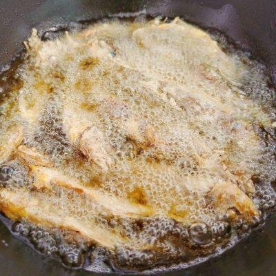 油炸小黄鱼的家常做法，油炸小黄鱼的家常做法大全（沉鱼落宴#香酥小黄鱼）