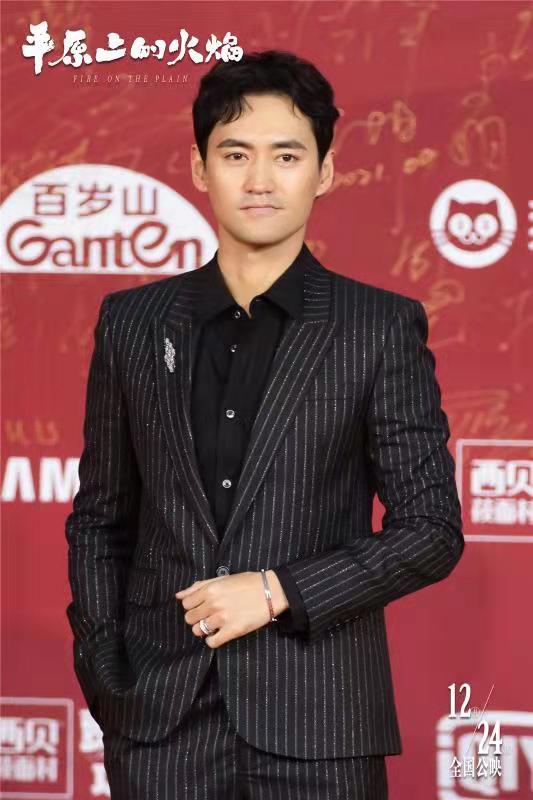 平原上的火焰上映时间，平原上的火焰定档时间（《平原上的摩西》更名《平原上的火焰》周冬雨刘昊然共赴8年之约）