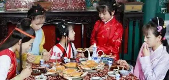 螃蟹什么季节吃，螃蟹什么季节吃最肥（云游二十四节气——秋分食蟹忙）