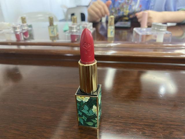 口红的制作方法，手工制作纯天然口红（把精美的口红和润唇膏带回家……）