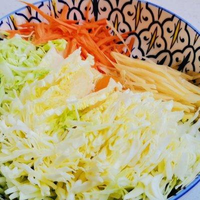 土豆胡萝卜鸡蛋饼，怎样做美味的土豆胡萝卜丝鸡蛋饼（健康美味蔬菜鸡蛋饼）