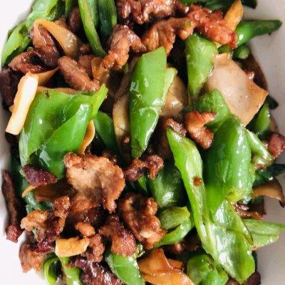 辣椒炒肉丝，辣椒炒肉丝图片（费大厨版辣椒炒肉比卖的还好吃）