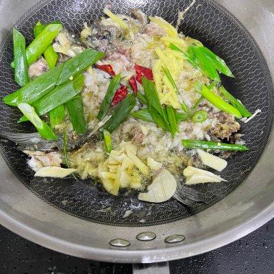 鲫鱼汤的家常做法，鲫鱼汤的家常做法又白又浓（家常鲫鱼汤你这么做）