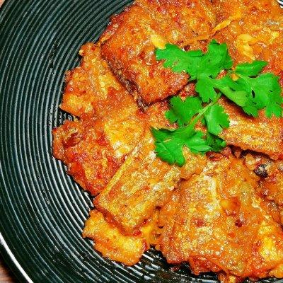 红烧带鱼的家常做法简单，如何清蒸带鱼好吃（好吃巨下饭～时令美味带鱼最佳吃法之红烧带鱼）