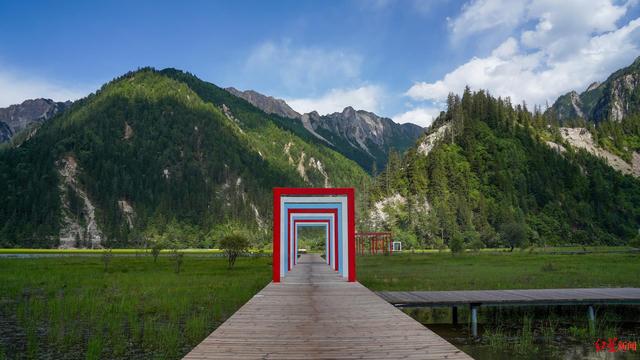走进九寨新12景｜爱情海：海子蜿蜒芳草萋萋 湖光山色间秀出最美恩爱