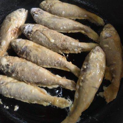 炖小黄花鱼的做法是什么，炖小黄花鱼的做法窍门（这道家喻户晓的红烧小黄花鱼是怎么做的呢）