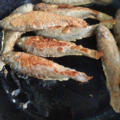 炖小黄花鱼的做法是什么，炖小黄花鱼的做法窍门（这道家喻户晓的红烧小黄花鱼是怎么做的呢）