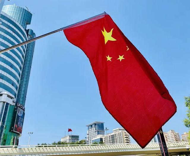 国庆国旗如何挂，今年国庆怎么不挂国旗（喜迎国庆，国旗应该这样挂）