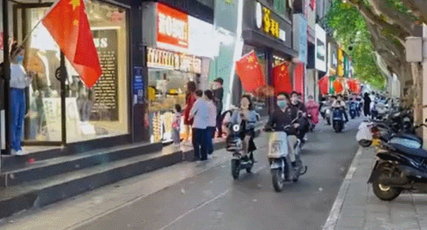 国庆国旗如何挂，今年国庆怎么不挂国旗（喜迎国庆，国旗应该这样挂）