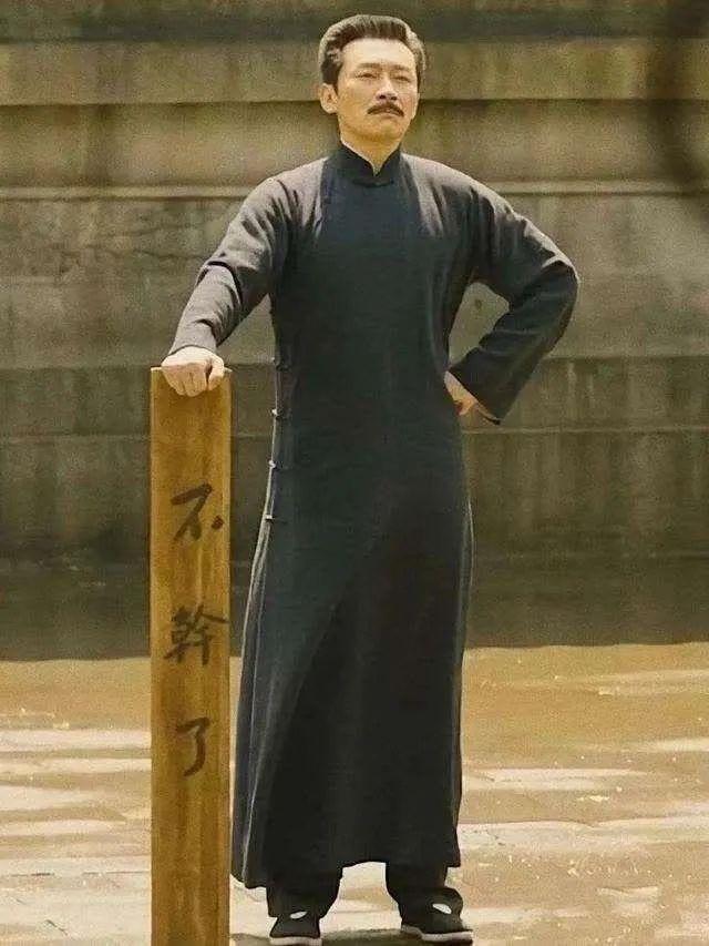 鲁迅在国内的评价为什么这么高，鲁迅的地位真的有那么高吗（“亚洲梗王”“人间清醒”……鲁迅何以受年轻人欢迎）