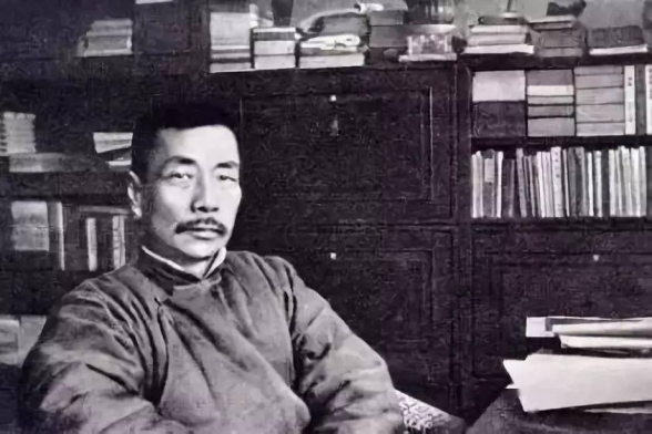 鲁迅在国内的评价为什么这么高，鲁迅的地位真的有那么高吗（“亚洲梗王”“人间清醒”……鲁迅何以受年轻人欢迎）