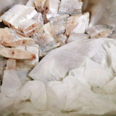 香辣酥带鱼的家常做法，香酥小带鱼做法（再也不怕鱼刺的香辣带鱼酥）