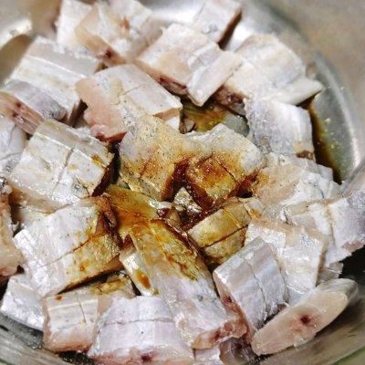 香辣酥带鱼的家常做法，香酥小带鱼做法（再也不怕鱼刺的香辣带鱼酥）