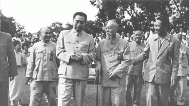 国庆节的来历50字，国庆节由来50字（国庆节的由来你知道吗）