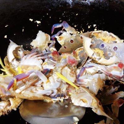 大闸蟹怎么做好吃，怎么做螃蟹好吃（老妈做的㊙️爆炒蒜蓉螃蟹️）