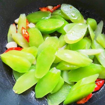 腊肉炒什么菜好吃，腊肉炒什么好吃（圆中秋美味#莴笋炒腊肉）