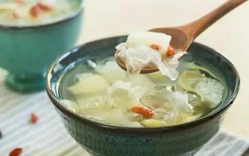 秋月梨的介绍，秋季必吃！清甜多汁秋月梨