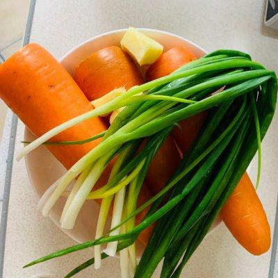 胡萝卜猪肉饺子，芹菜胡萝卜猪肉水饺的家常做法（最靠谱最好吃最详细的胡萝卜鲜肉馅饺子做法）
