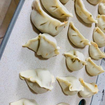 胡萝卜猪肉饺子，芹菜胡萝卜猪肉水饺的家常做法（最靠谱最好吃最详细的胡萝卜鲜肉馅饺子做法）