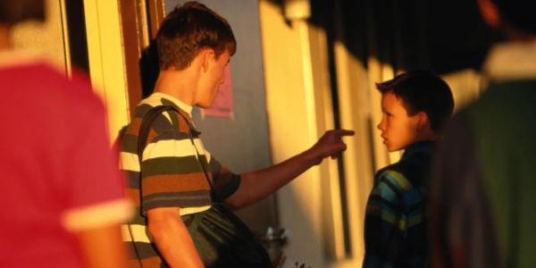 社会摇是什么，欺负人的孩子和被欺负的孩子（社会摇是啥）