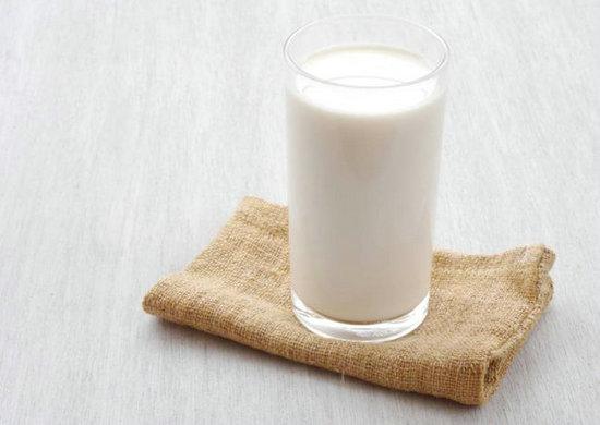 喝牛奶长痘痘是为什么，喝牛奶长痘痘的原因（关于牛奶你真的喝对了吗）