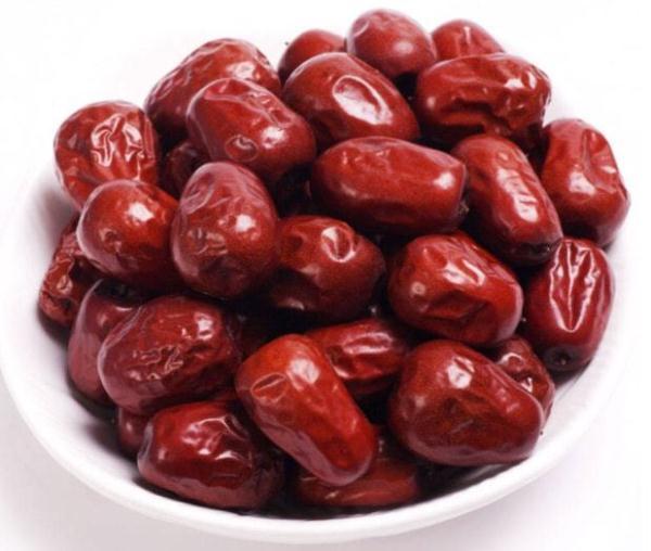 大枣的作用与功效，大枣的作用与功效及禁忌（“秋来红枣压枝繁”大枣解郁粥助你补脾安神）