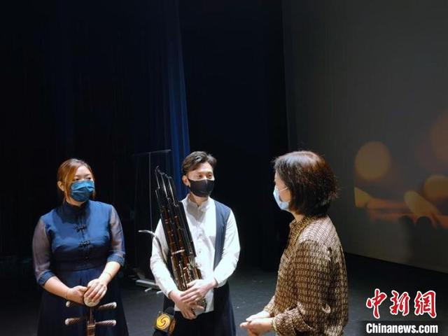 卢新宁，卢新宁的人物经历（香港中联办副主任卢新宁落区听取青年艺术工作者心声）