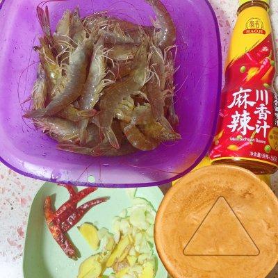 四川麻辣虾的做法，四川麻辣虾的做法和配料（#豪吉川香美味#不加一滴水的快手干饭美味——川香麻辣虾）