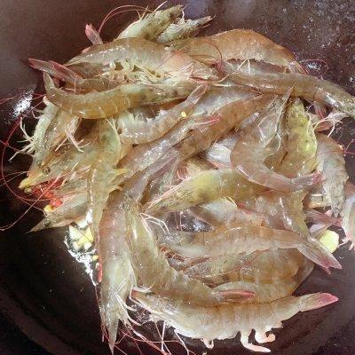 四川麻辣虾的做法，四川麻辣虾的做法和配料（#豪吉川香美味#不加一滴水的快手干饭美味——川香麻辣虾）