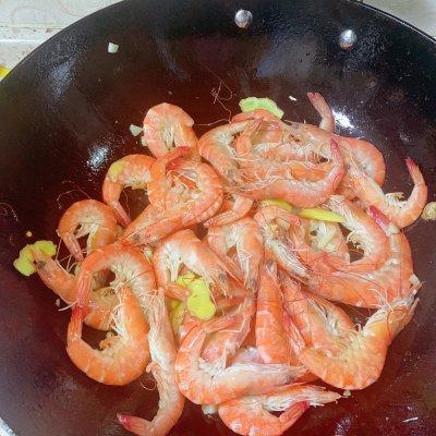 四川麻辣虾的做法，四川麻辣虾的做法和配料（#豪吉川香美味#不加一滴水的快手干饭美味——川香麻辣虾）