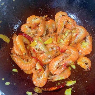 四川麻辣虾的做法，四川麻辣虾的做法和配料（#豪吉川香美味#不加一滴水的快手干饭美味——川香麻辣虾）