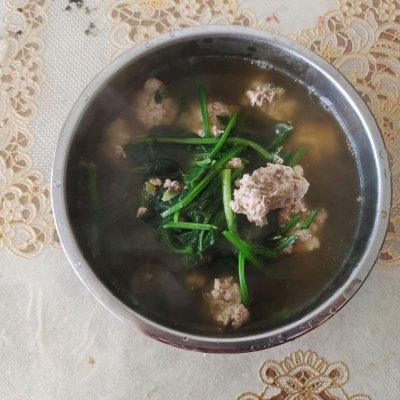 水煮菠菜丸子汤怎么做，竟然是全靠菠菜肉丸汤