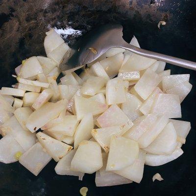 扇贝柱怎么做好吃，扇贝柱的家常做法（让你停不下筷子的小清新版贝柱烧萝卜）