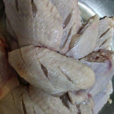 啤酒能做什么家常菜，啤酒能做什么家常菜吃（好吃不贵的啤酒翅中做法）