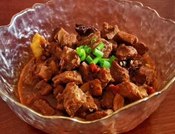 烧牛肉怎么做啊，烧牛肉怎么制作（十分钟快手菜红烧牛肉）