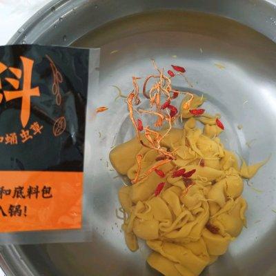 花胶鸡火锅的制作方法，火锅花胶鸡汤的做法（让人闻香止步的金汤花胶鸡火锅）
