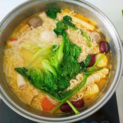 花胶鸡火锅的制作方法，火锅花胶鸡汤的做法（让人闻香止步的金汤花胶鸡火锅）