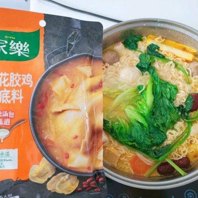 花胶鸡火锅的制作方法，火锅花胶鸡汤的做法（让人闻香止步的金汤花胶鸡火锅）
