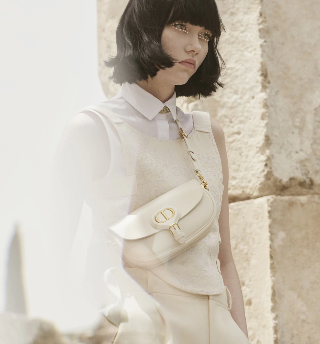 la是什么牌子，la是什么牌子女鞋（Dior新包Bobby更优雅丨是日美好事物）