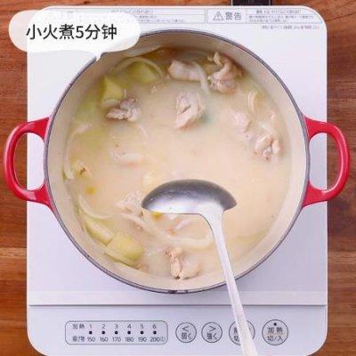 老南瓜怎么炖好吃又简单，怎么煮老南瓜好吃（这道杰克南瓜灯奶炖比大厨做的还好吃）