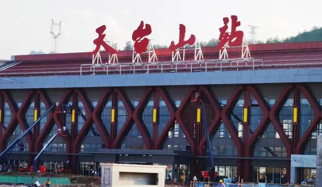 黄岩九峰公园里面有什么游乐设施，黄岩九峰公园里面有什么游乐设施吗（椒江黄岩路桥临海温岭玉环天台仙居三门）