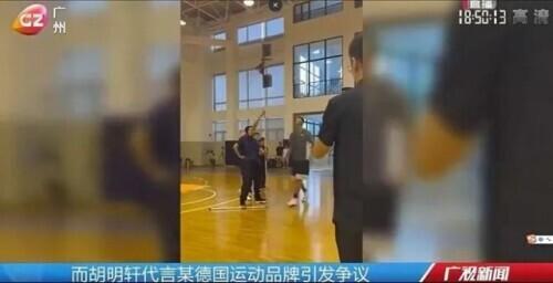 跪族篮孩是什么意思，跪族篮孩虎扑（新疆籍球员代言阿迪引争议）